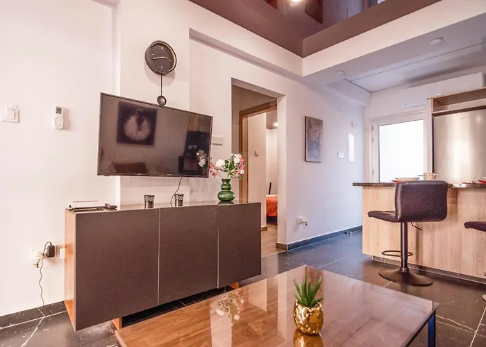 Mackenzie * Lárnaka